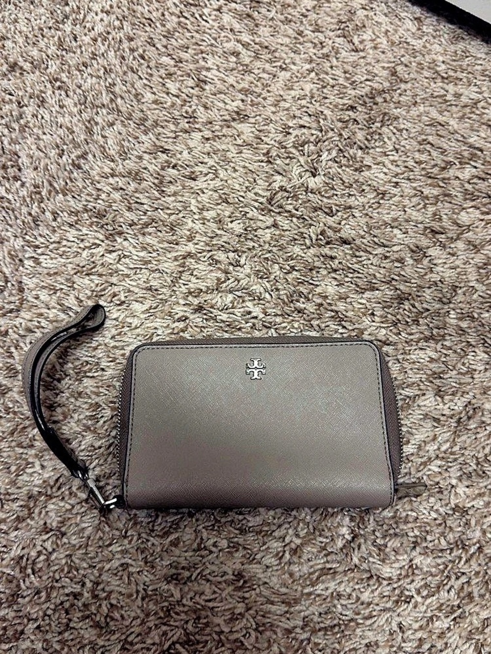 Tory Burch Emerson Saffiano Leather Zip Continental Wallet Wristlet Gray